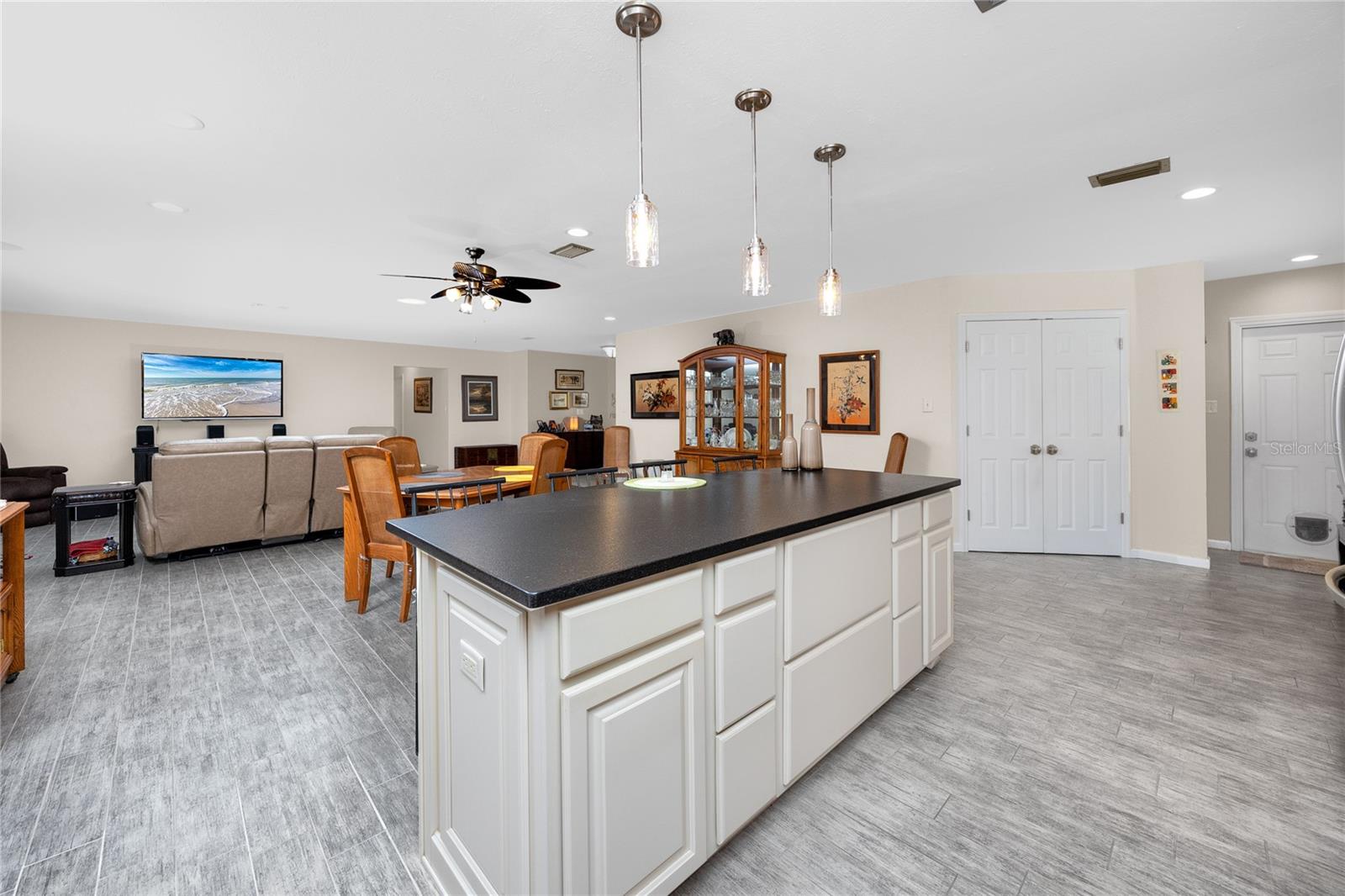 Image 12 of 43 For 10504 Lacera Drive