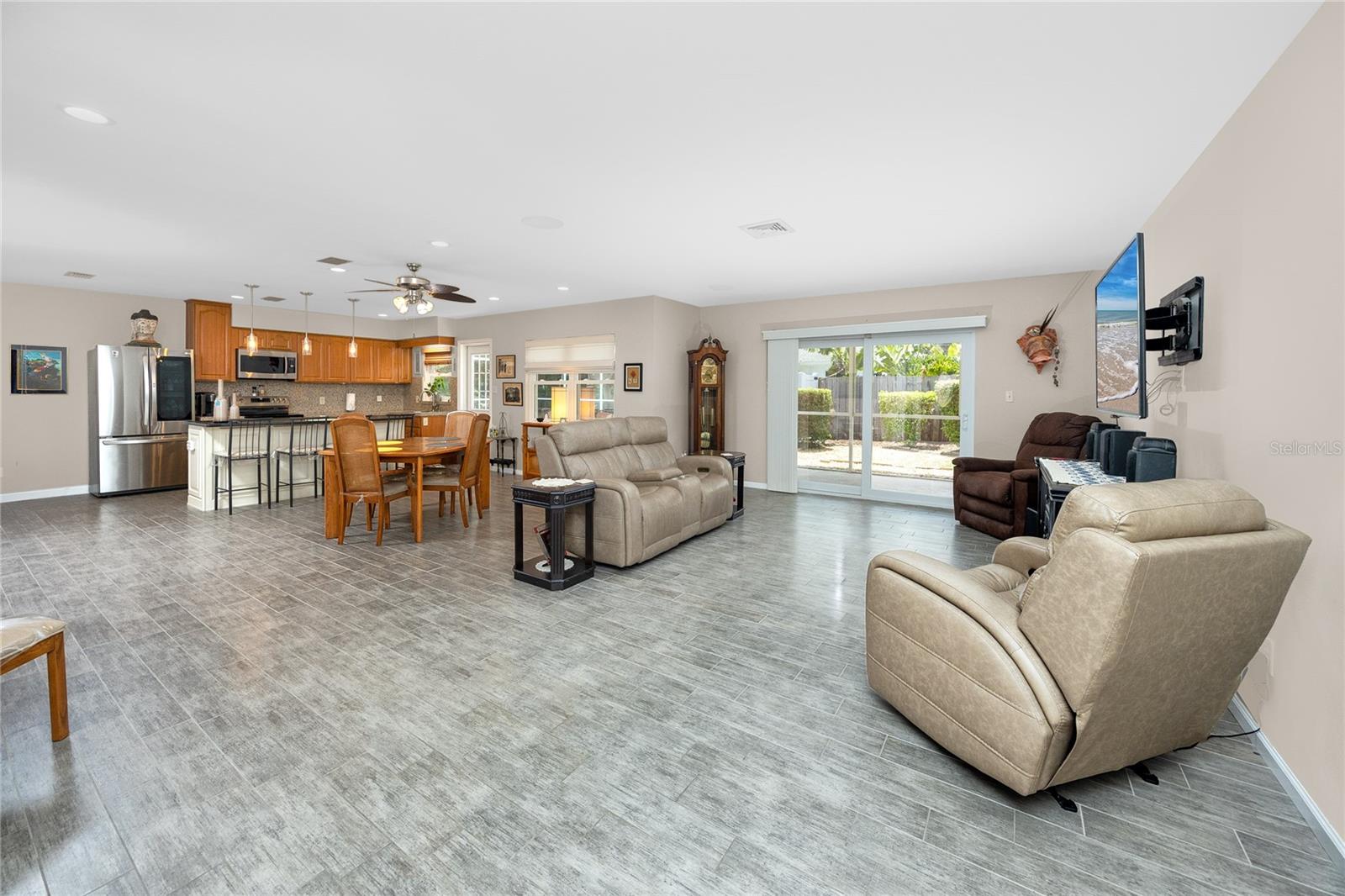 Image 5 of 43 For 10504 Lacera Drive