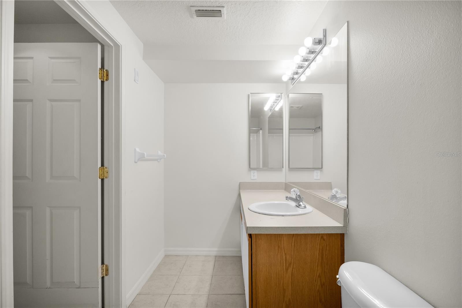 Image 17 of 25 For 6433 Cypressdale Drive 102