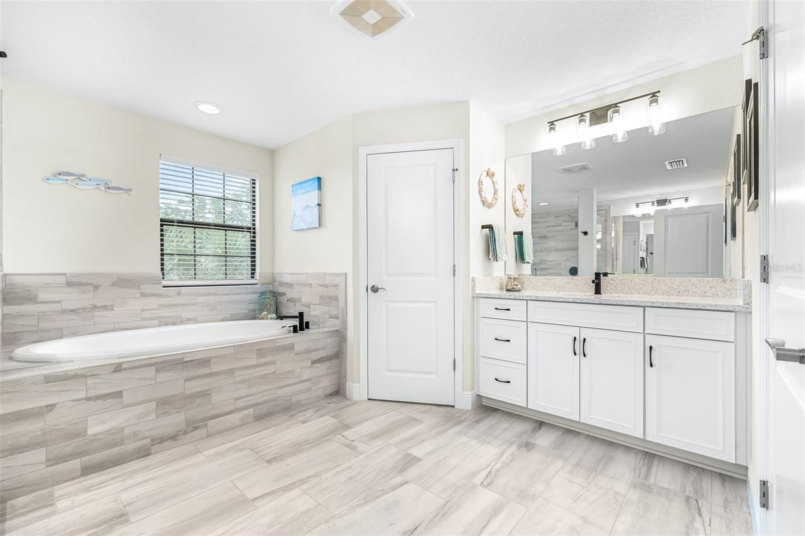 Image 37 of 85 For 21896 Emory Oak Place