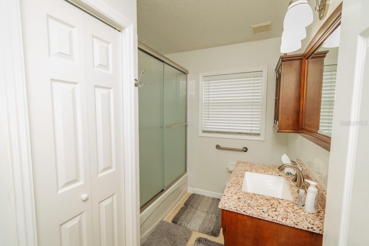 Image 22 of 27 For 3002 14th Avenue W