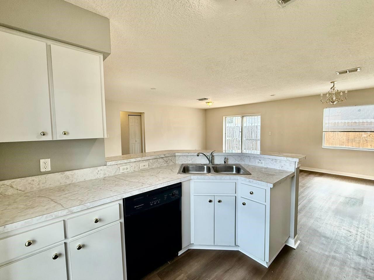 Image 8 of 28 For 4101 Nassau Street