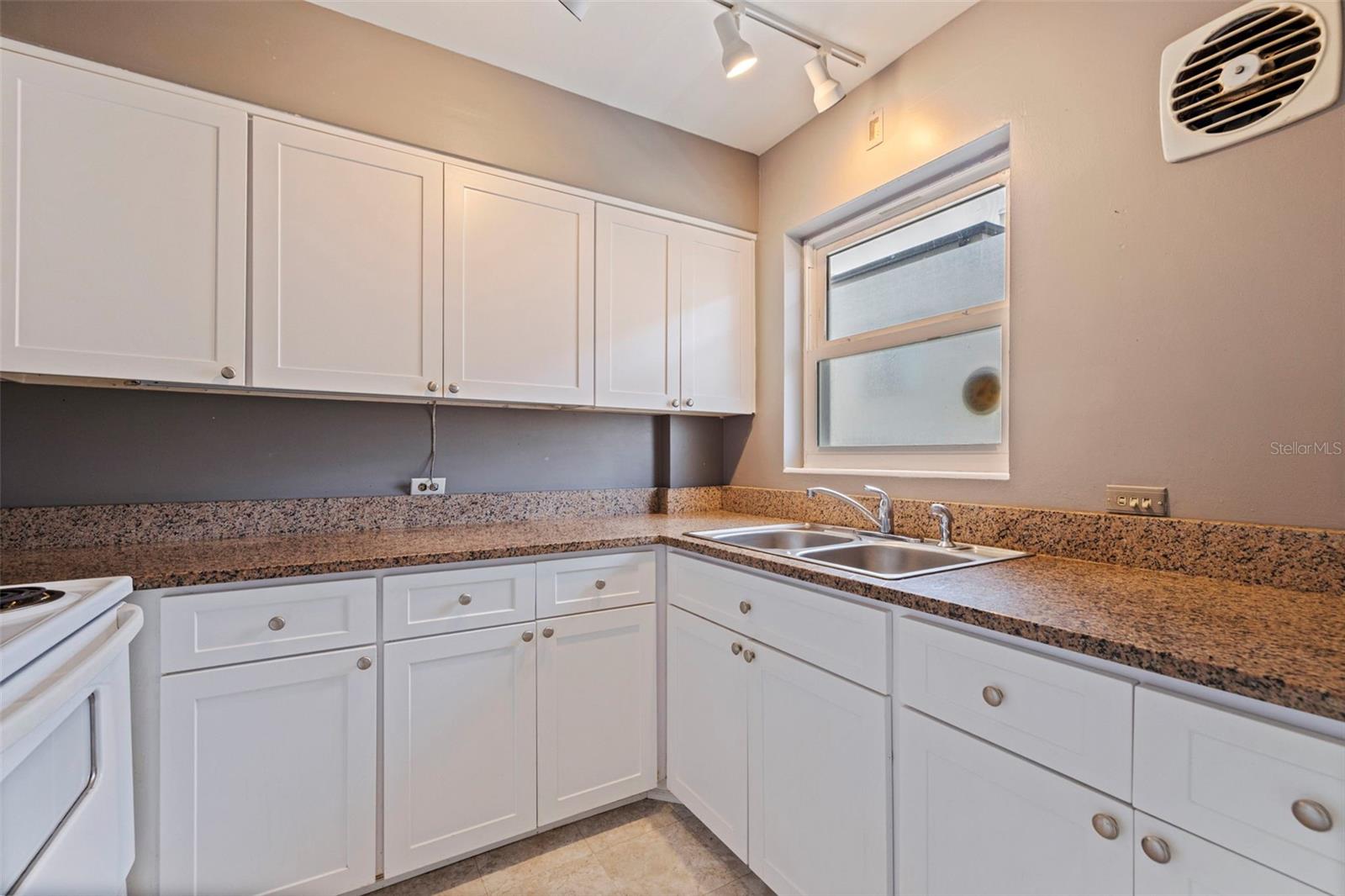 Image 11 of 35 For 750 Burlington Avenue N 1g