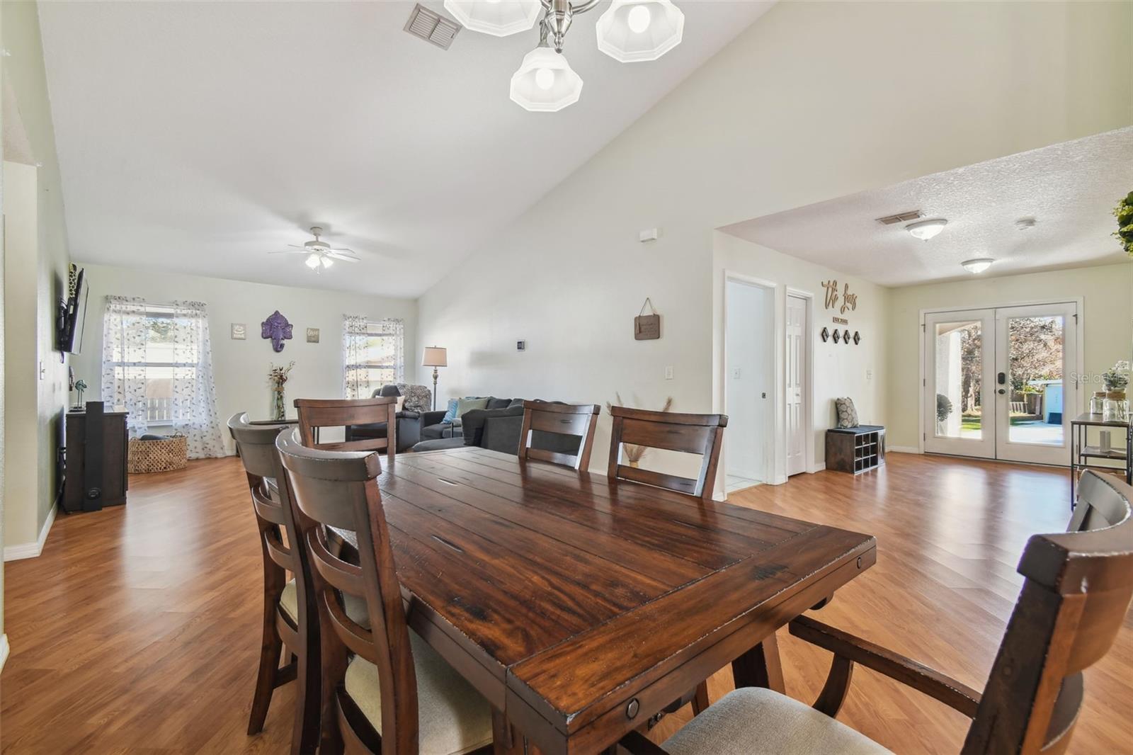Image 9 of 31 For 5840 Mariposa Drive
