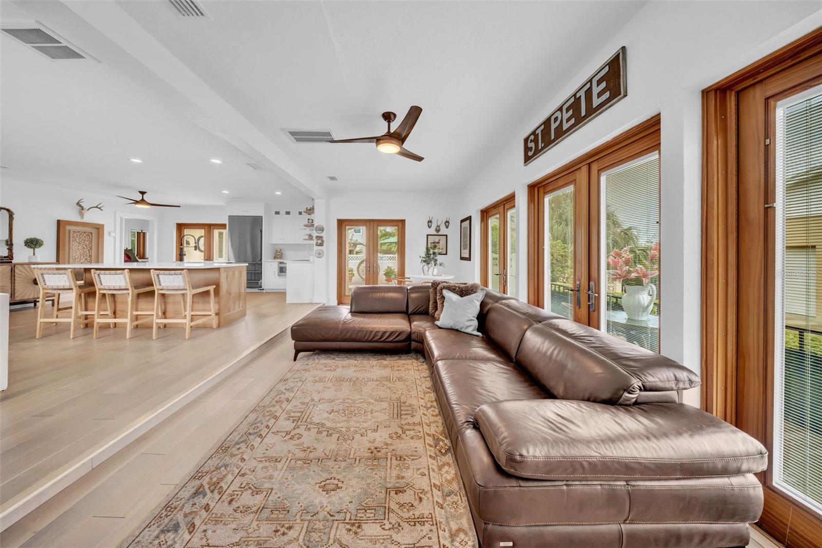 Listing photo id 13 for 121 28th Avenue Ne