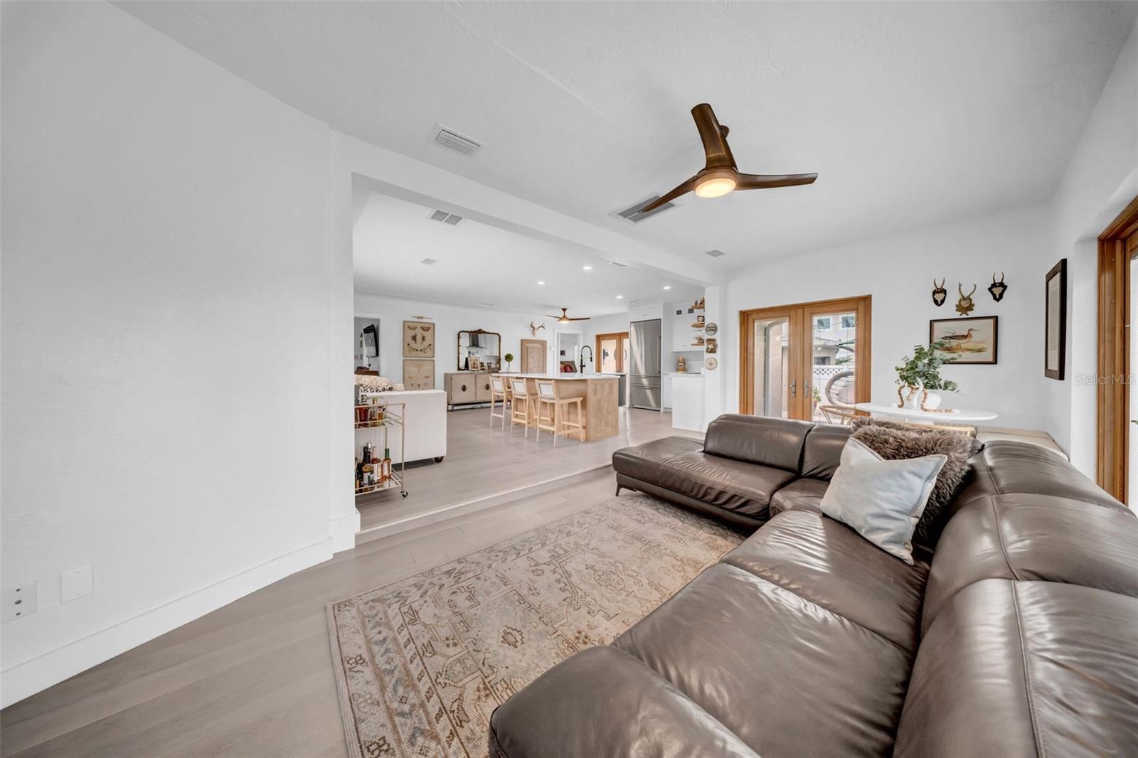 Listing photo id 15 for 121 28th Avenue Ne