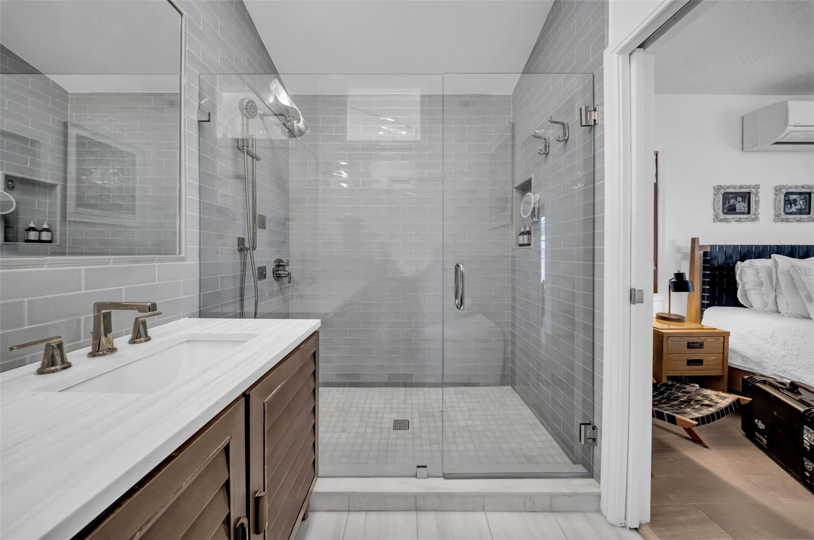 Listing photo id 21 for 121 28th Avenue Ne