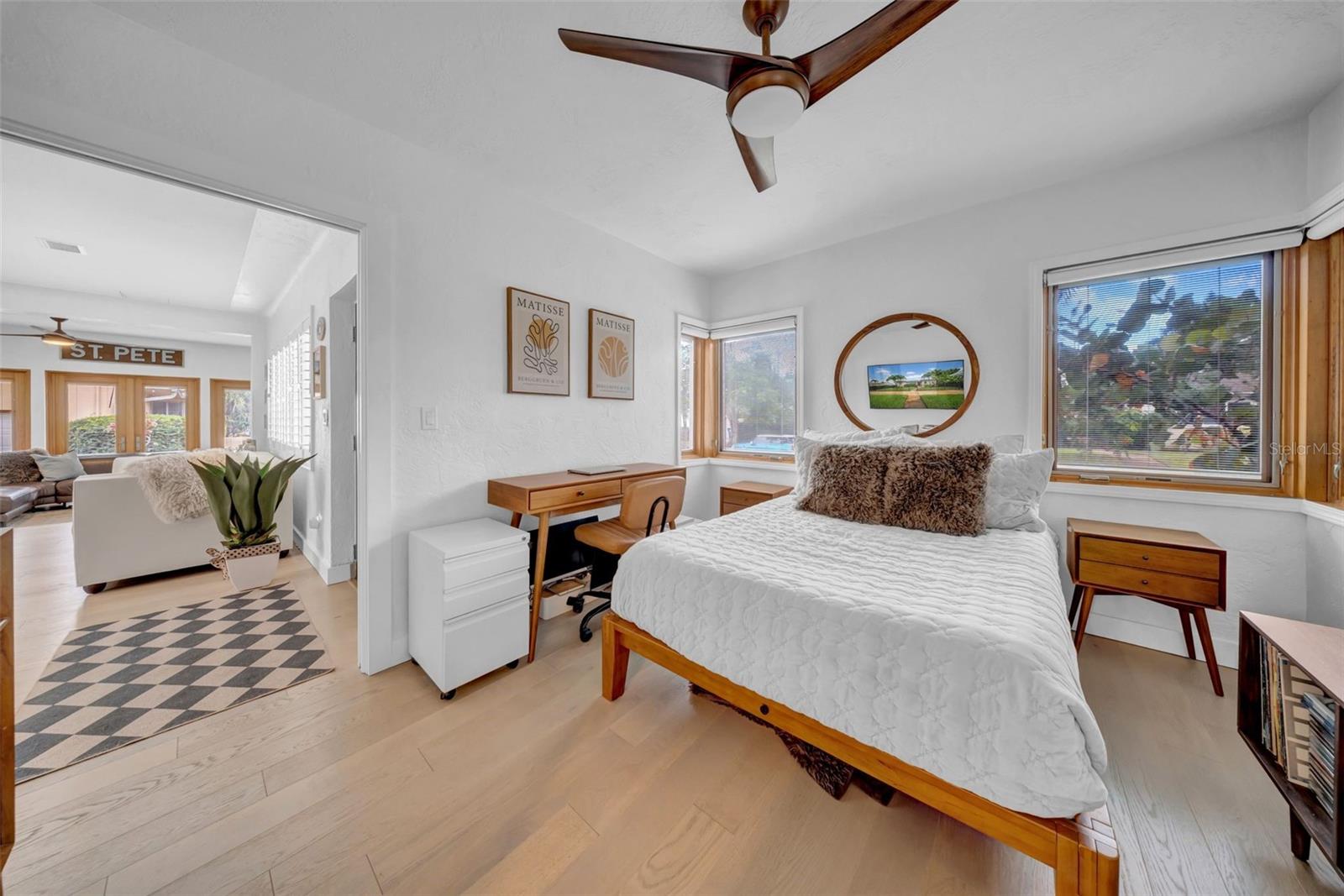 Listing photo id 23 for 121 28th Avenue Ne