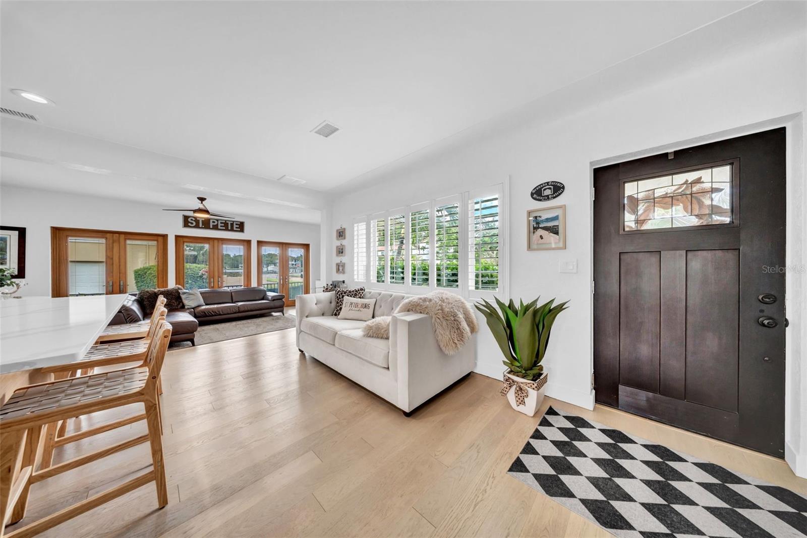 Listing photo id 1 for 121 28th Avenue Ne