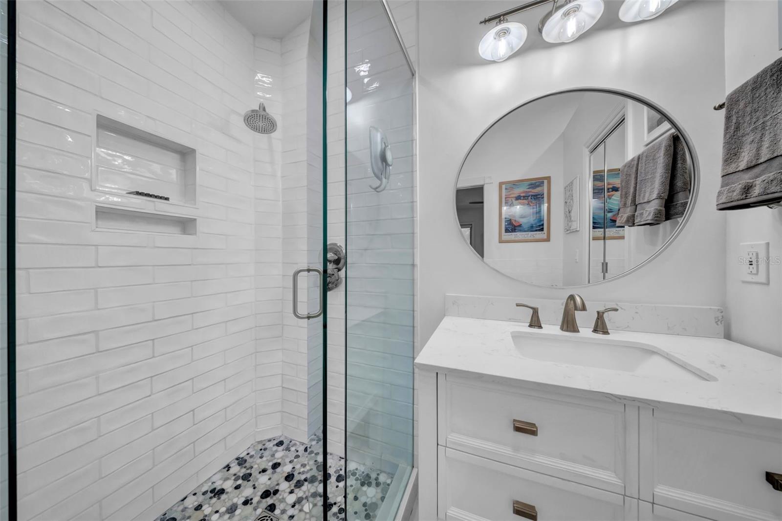 Listing photo id 28 for 121 28th Avenue Ne