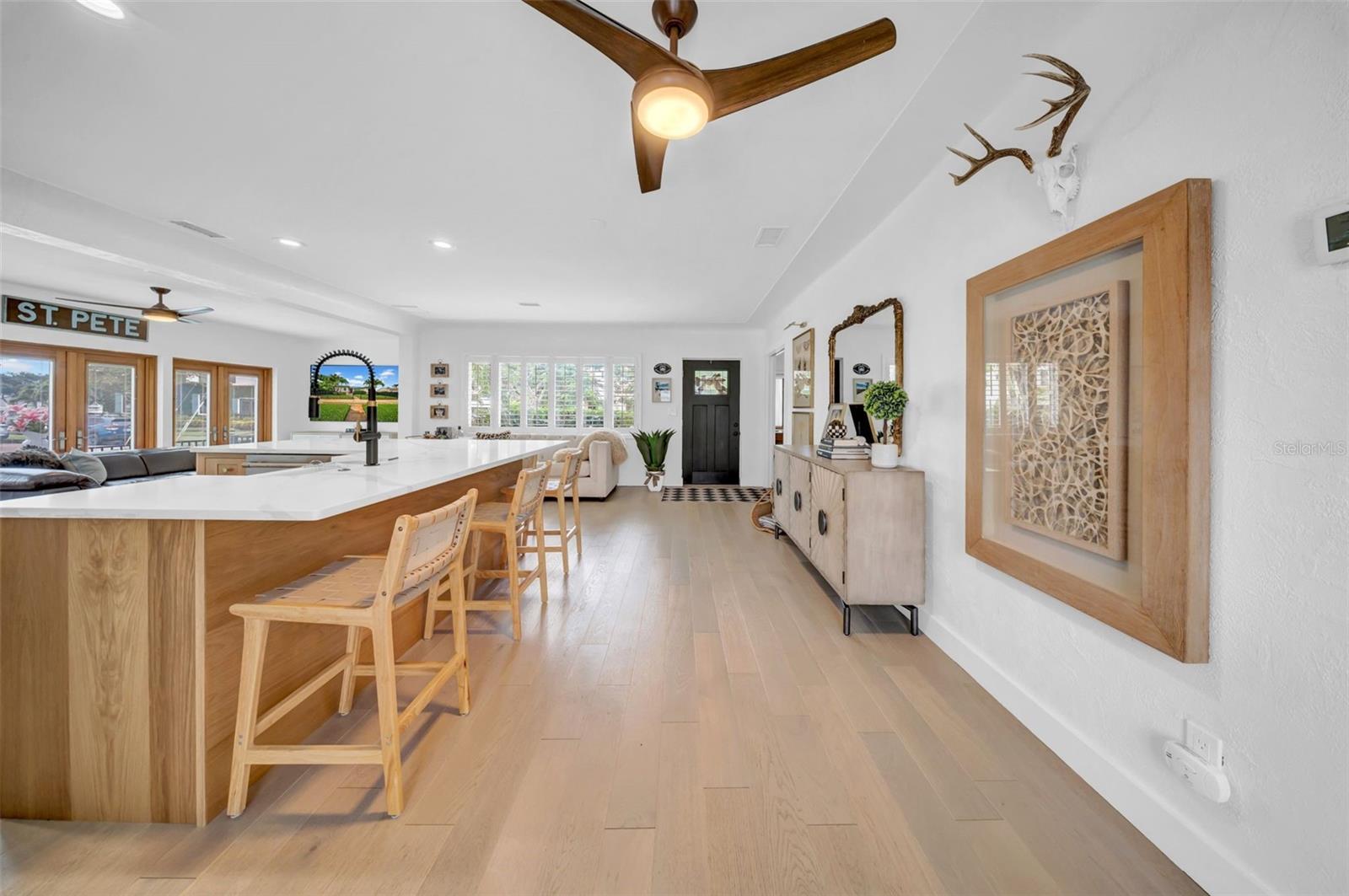 Listing photo id 3 for 121 28th Avenue Ne