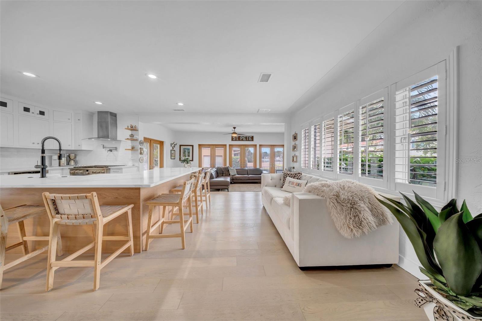 Listing photo id 4 for 121 28th Avenue Ne