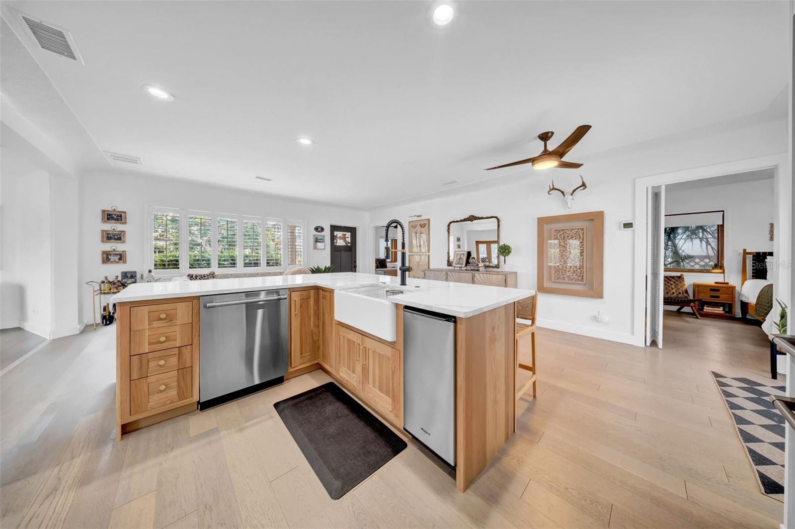 Listing photo id 5 for 121 28th Avenue Ne