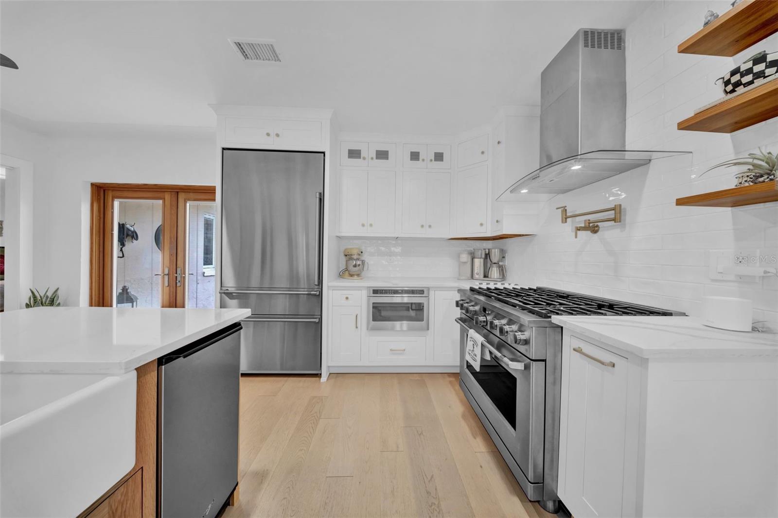 Listing photo id 7 for 121 28th Avenue Ne