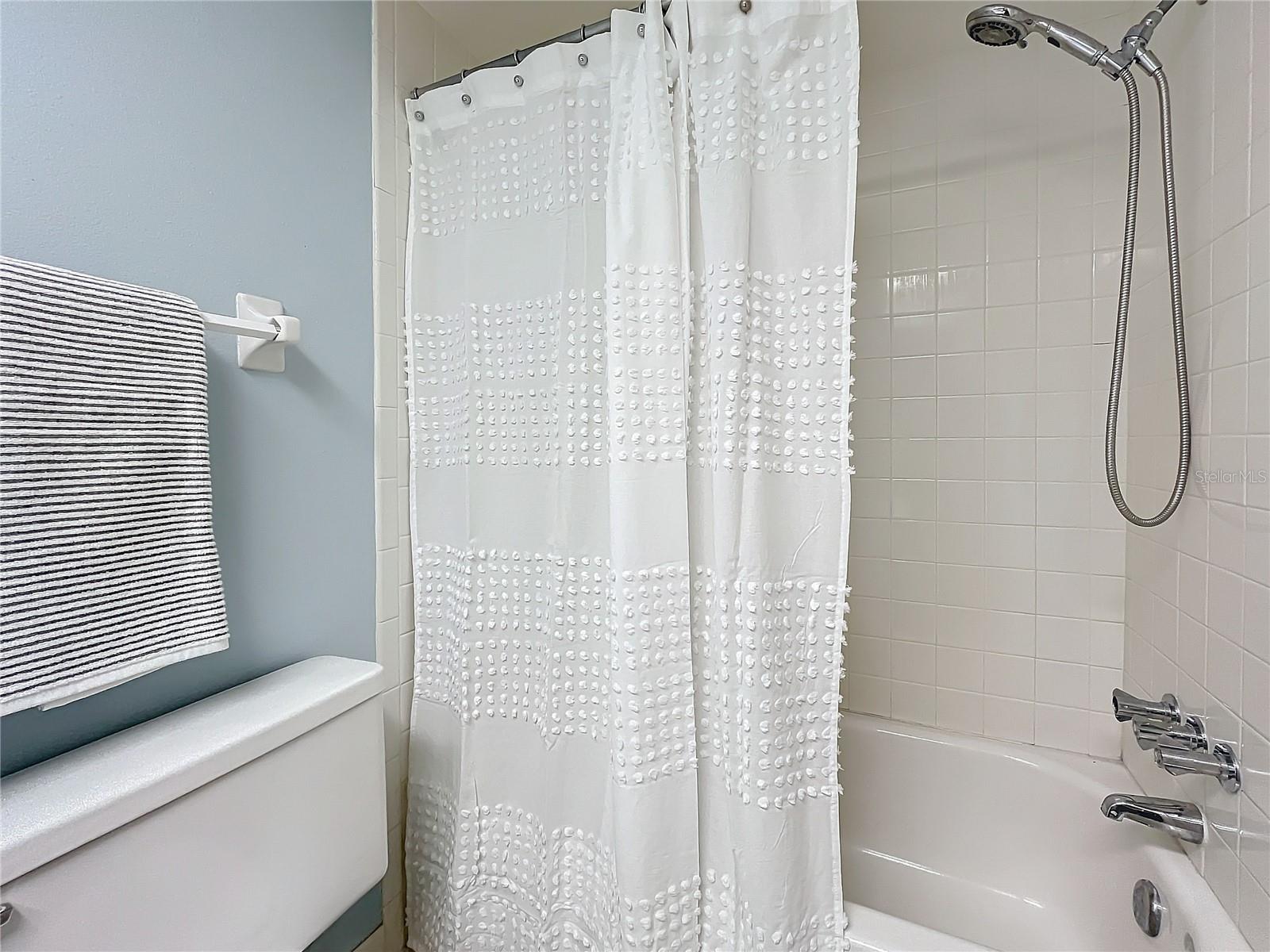 Image 11 of 19 For 4920 Locust Street Ne 106