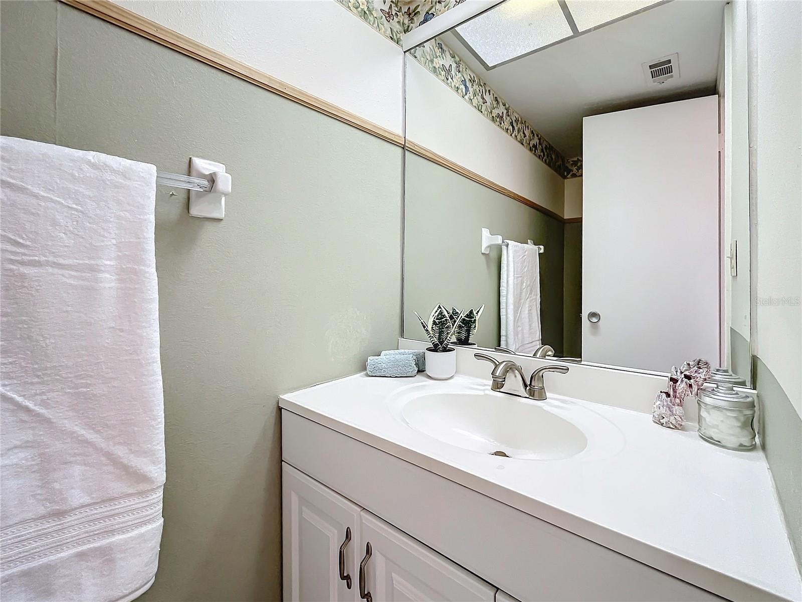 Image 4 of 19 For 4920 Locust Street Ne 106