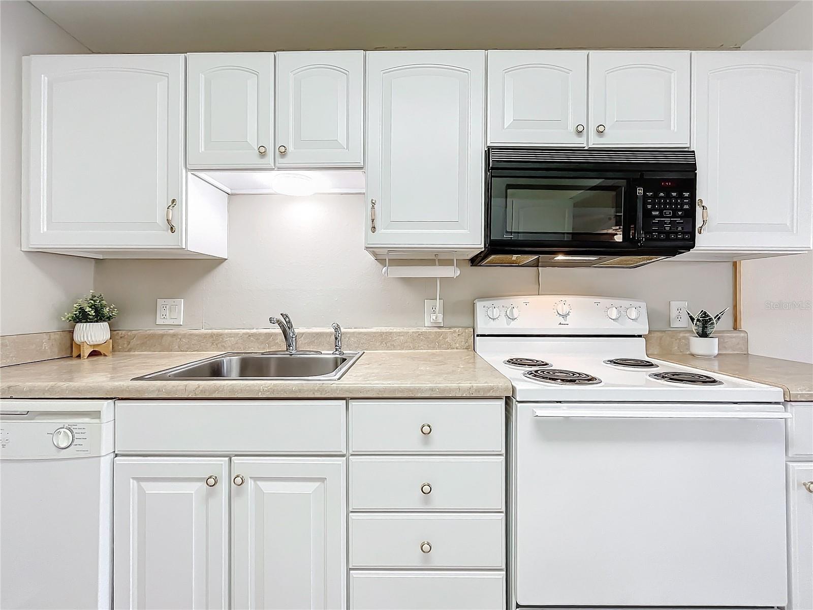Image 7 of 19 For 4920 Locust Street Ne 106