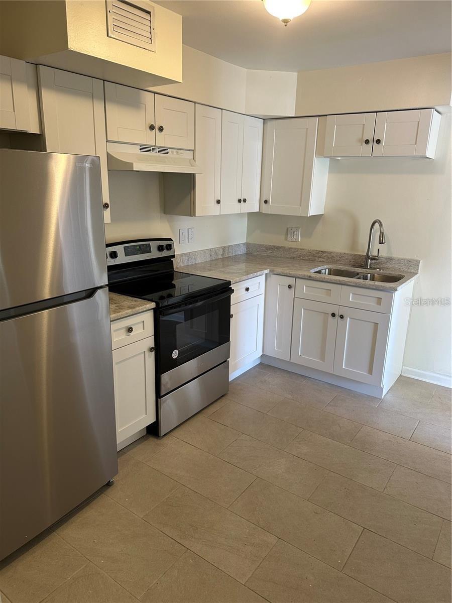 Image 2 of 5 For 2816 Miriam Street S