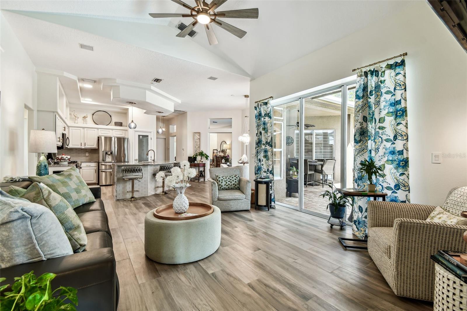 Listing photo id 10 for 10310 Millport Drive