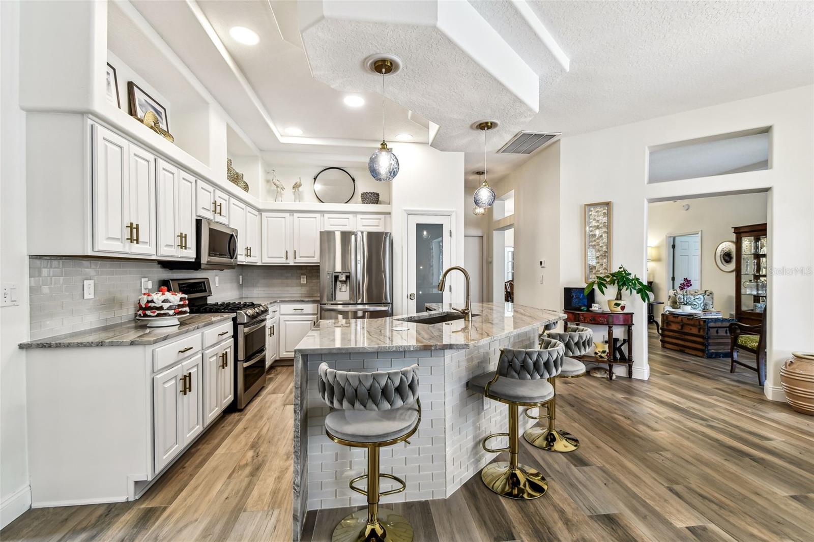 Listing photo id 12 for 10310 Millport Drive