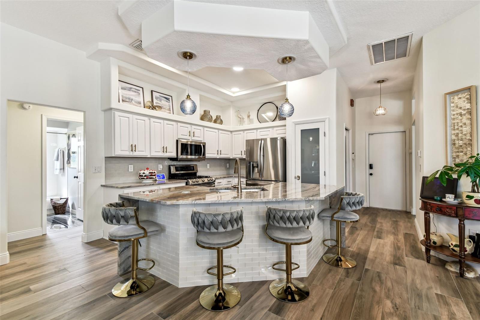 Listing photo id 13 for 10310 Millport Drive