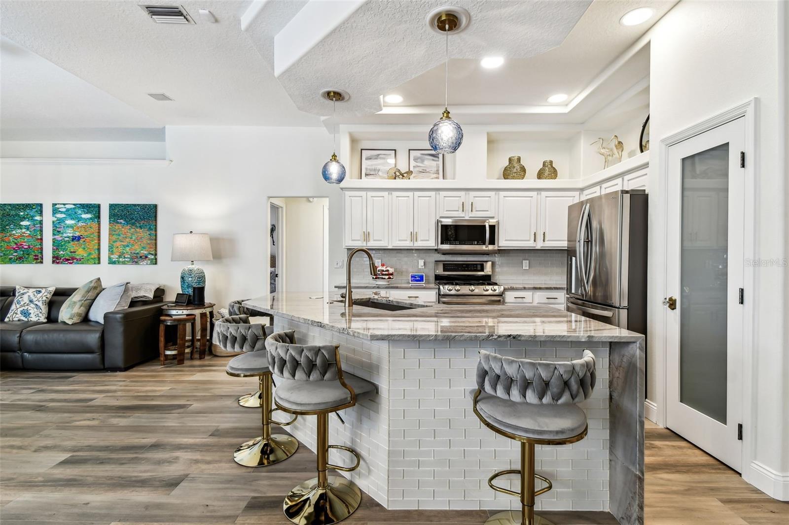 Listing photo id 15 for 10310 Millport Drive