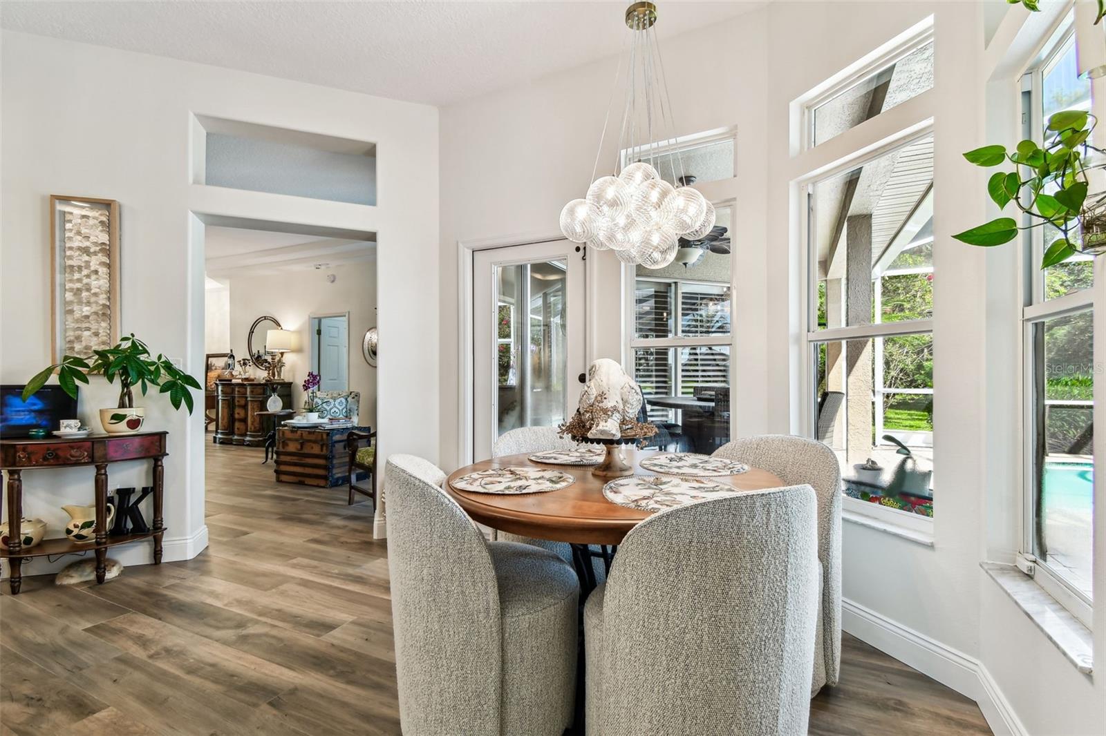 Listing photo id 19 for 10310 Millport Drive
