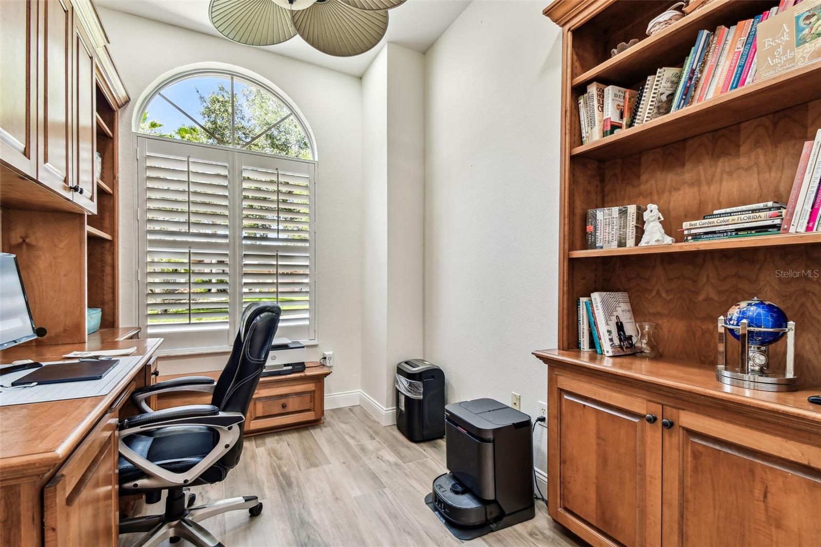 Listing photo id 41 for 10310 Millport Drive
