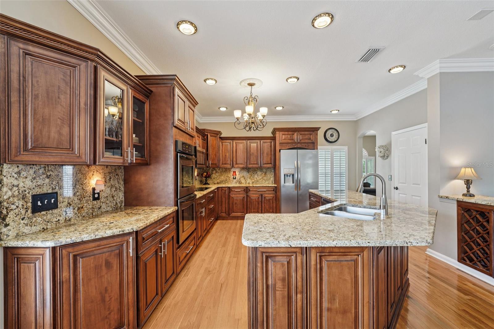 Listing photo id 8 for 4535 Beachway Drive