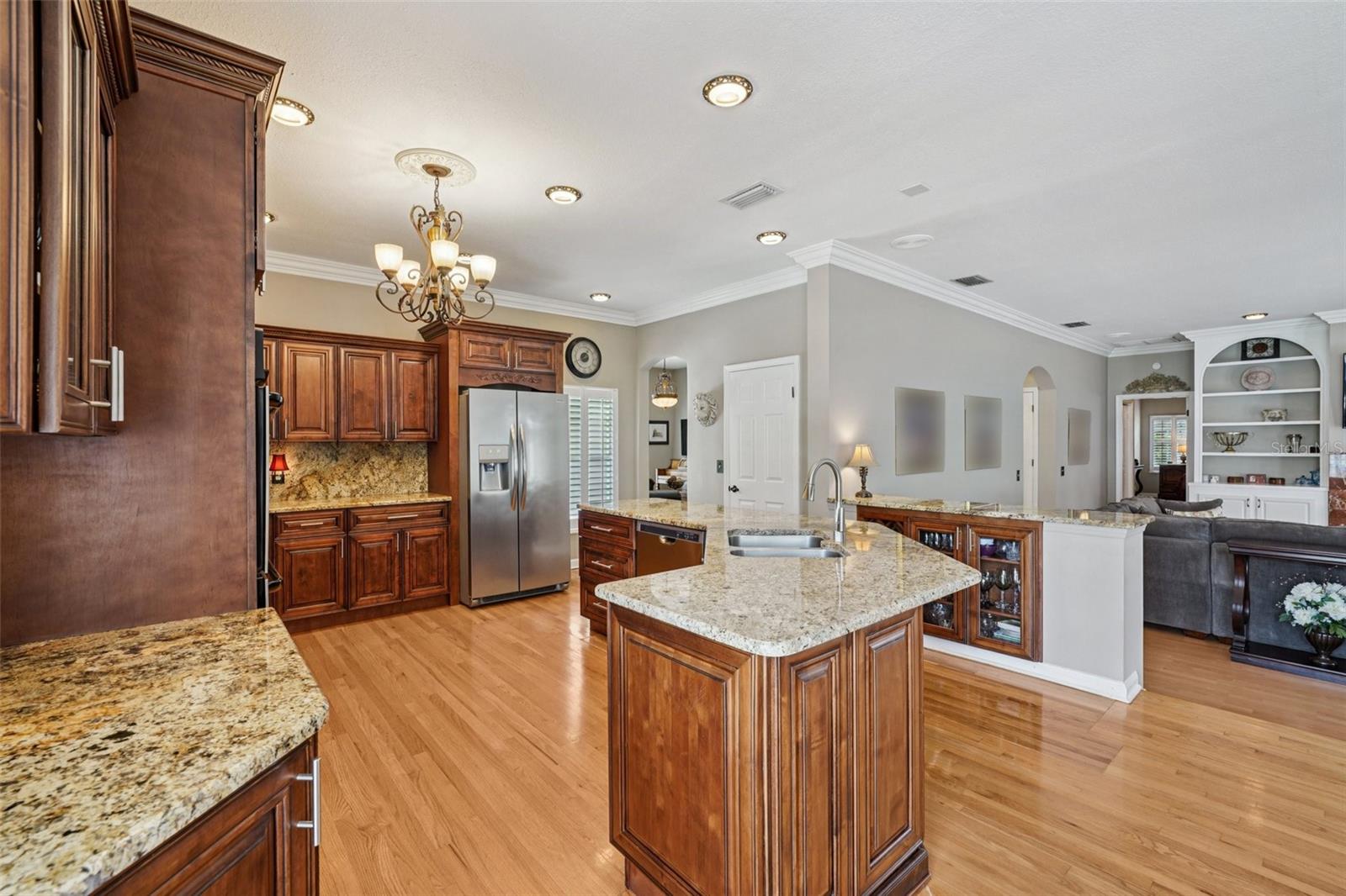 Listing photo id 9 for 4535 Beachway Drive