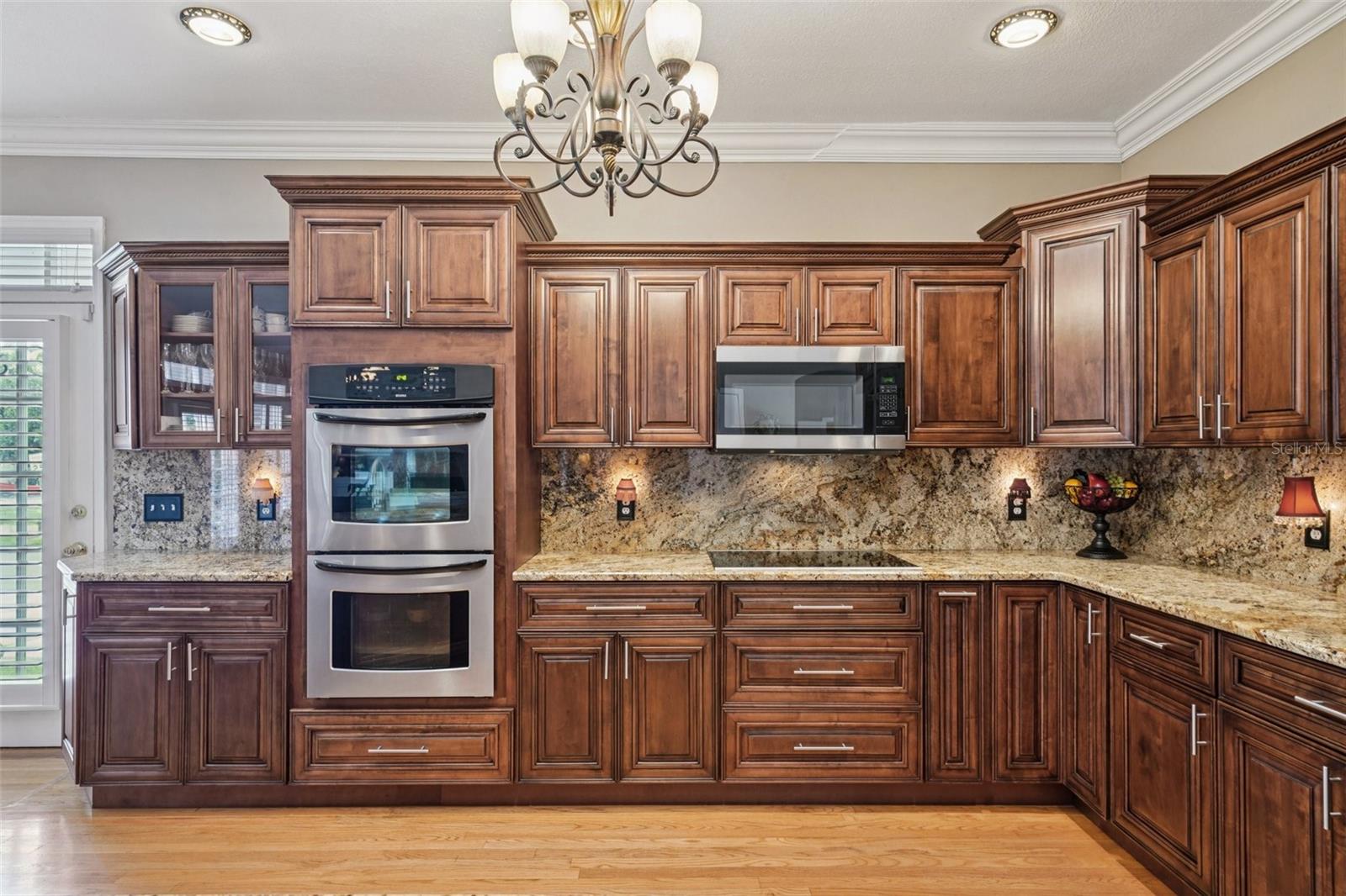 Listing photo id 12 for 4535 Beachway Drive