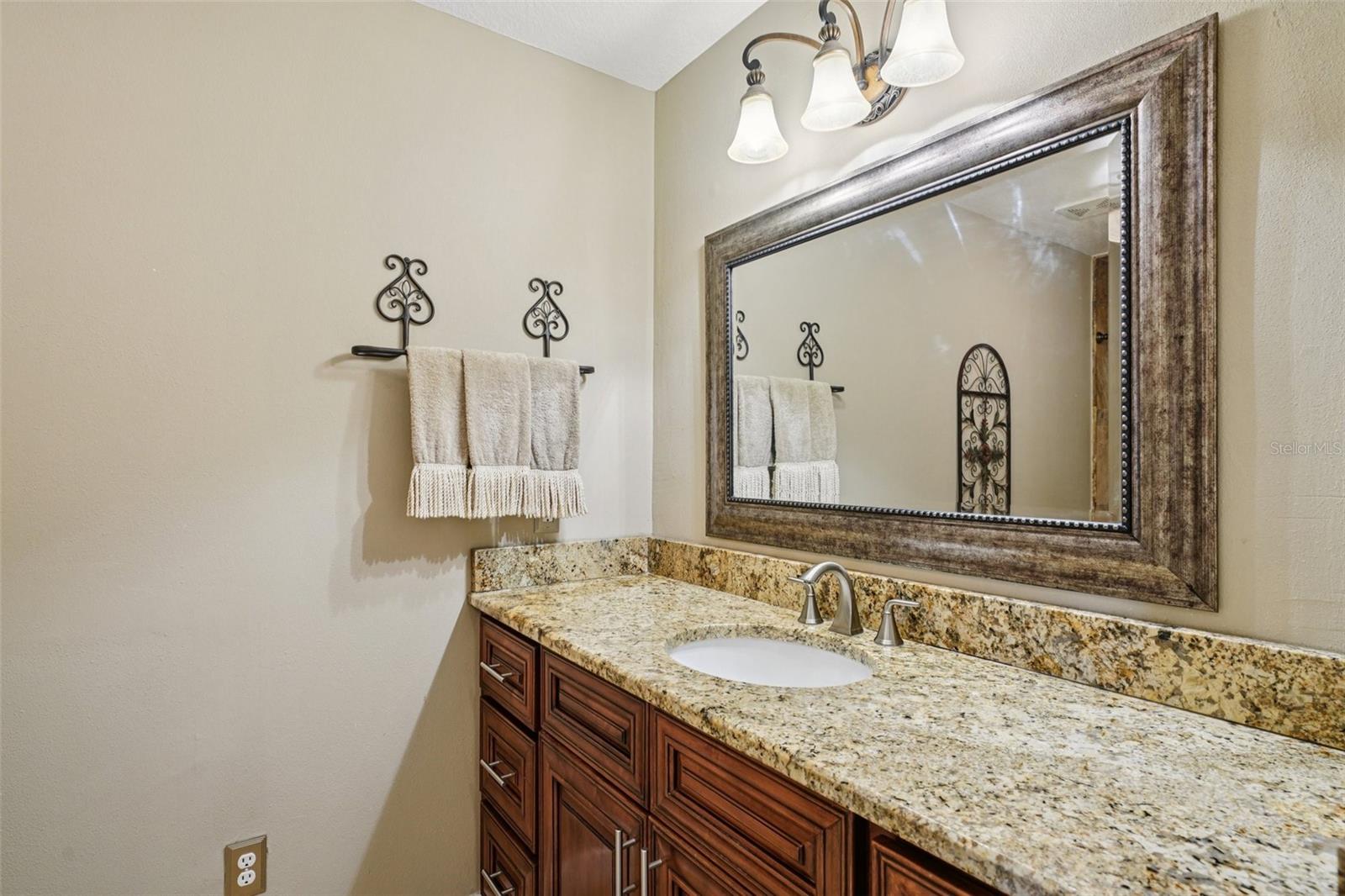 Listing photo id 24 for 4535 Beachway Drive