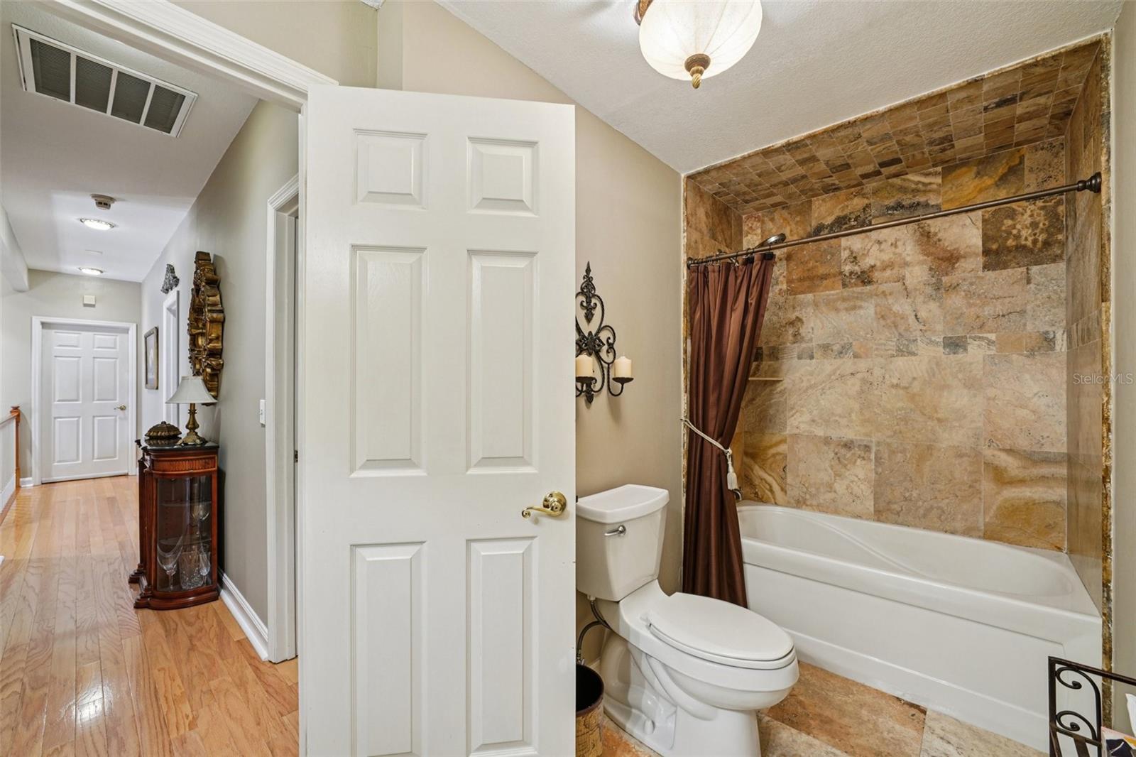 Listing photo id 25 for 4535 Beachway Drive