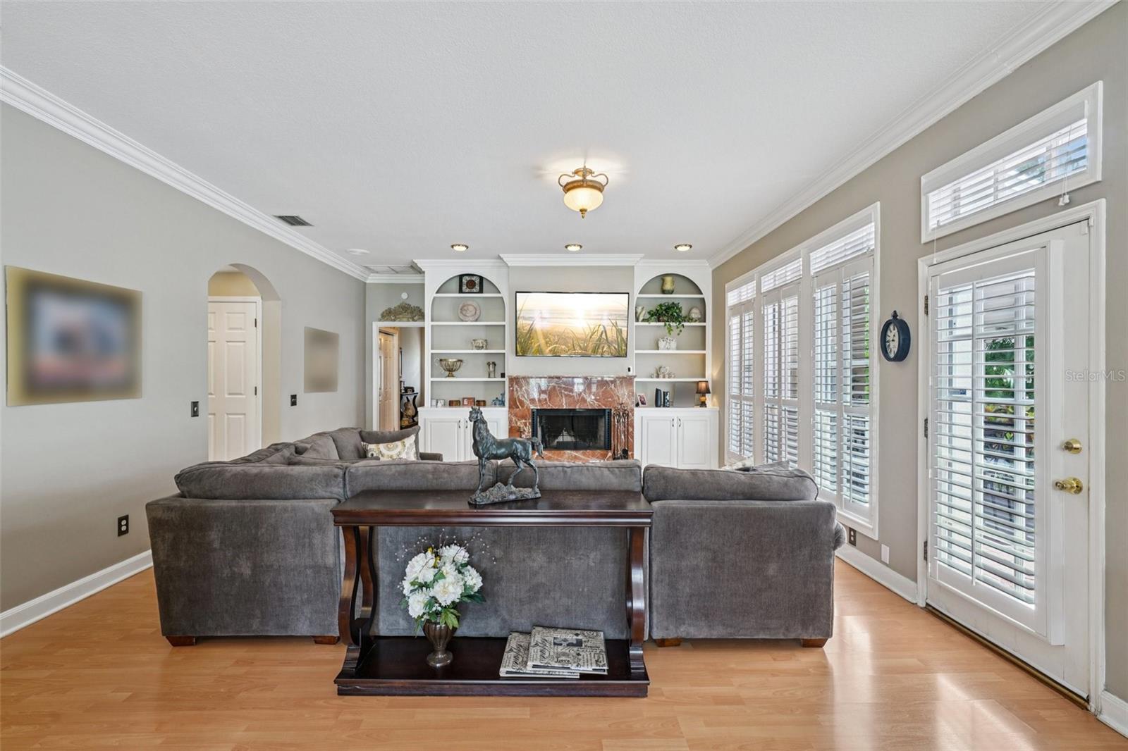 Listing photo id 2 for 4535 Beachway Drive
