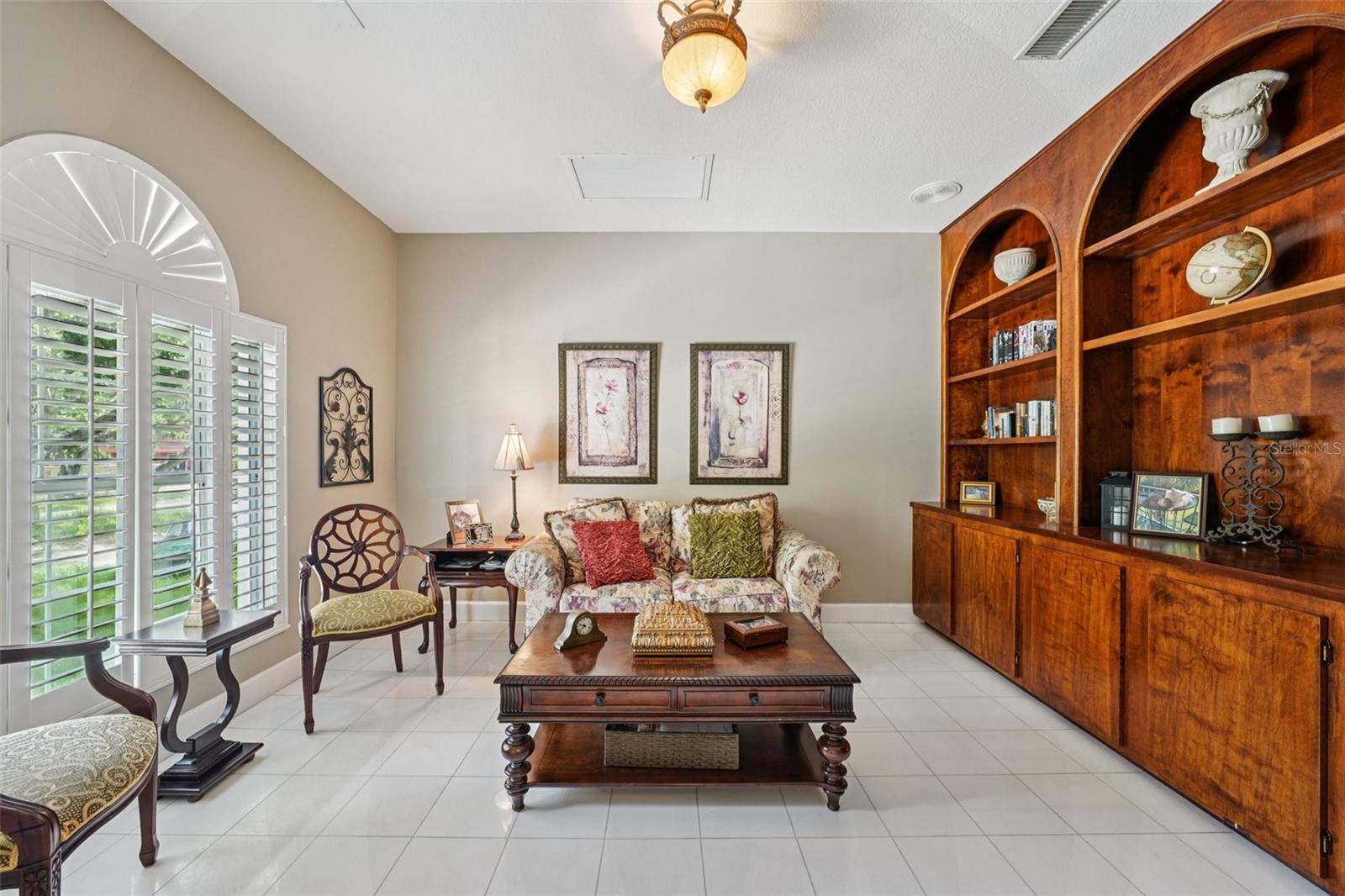 Listing photo id 5 for 4535 Beachway Drive