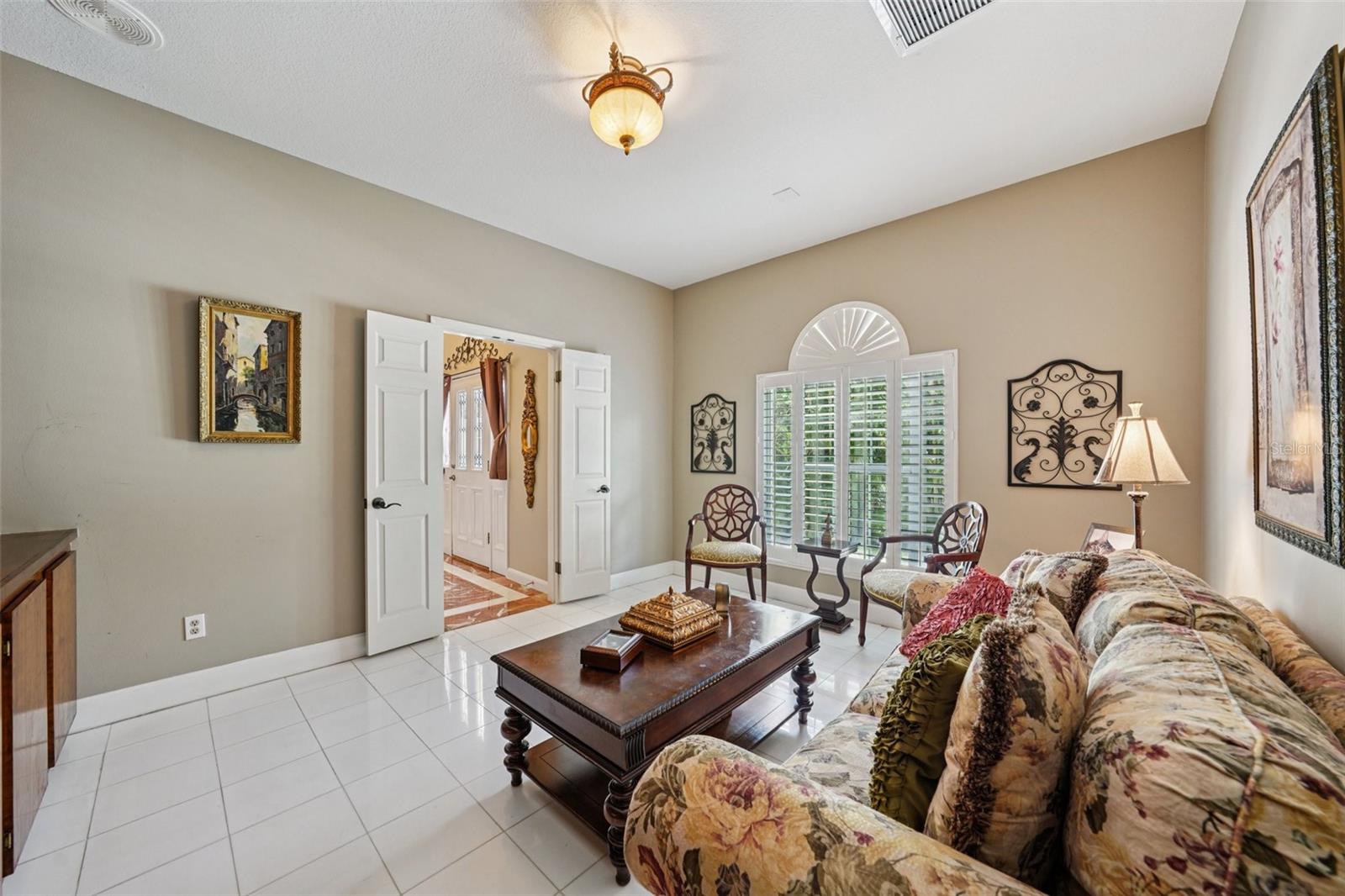 Listing photo id 6 for 4535 Beachway Drive
