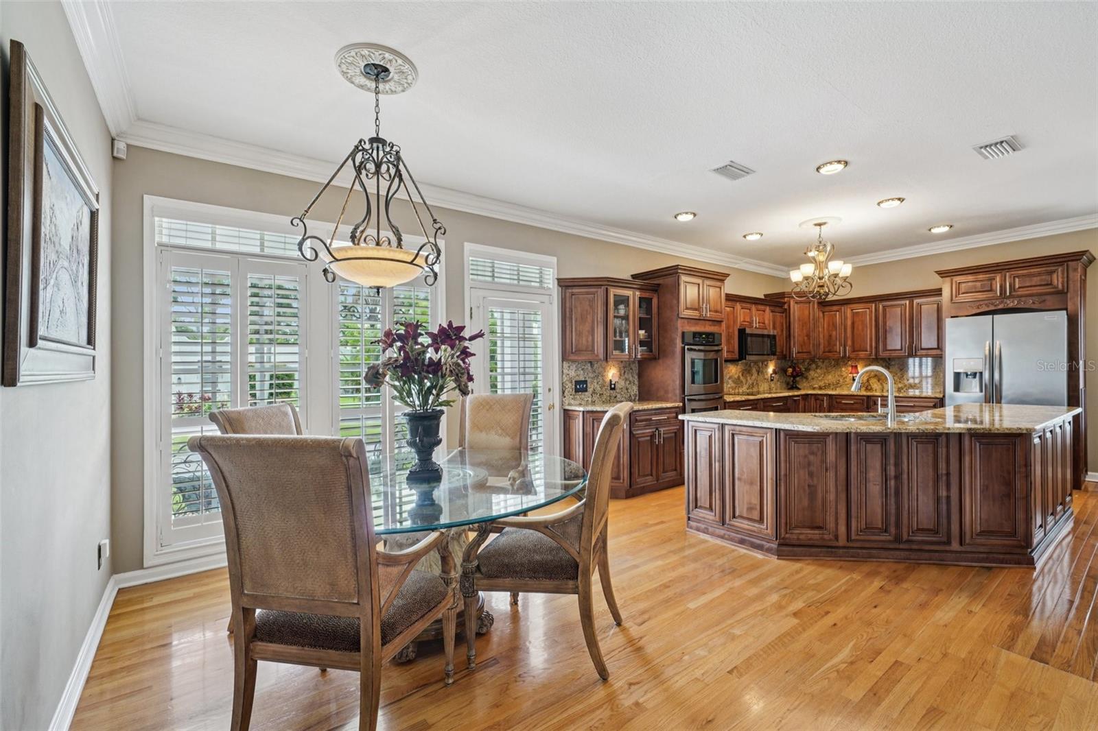 Listing photo id 7 for 4535 Beachway Drive