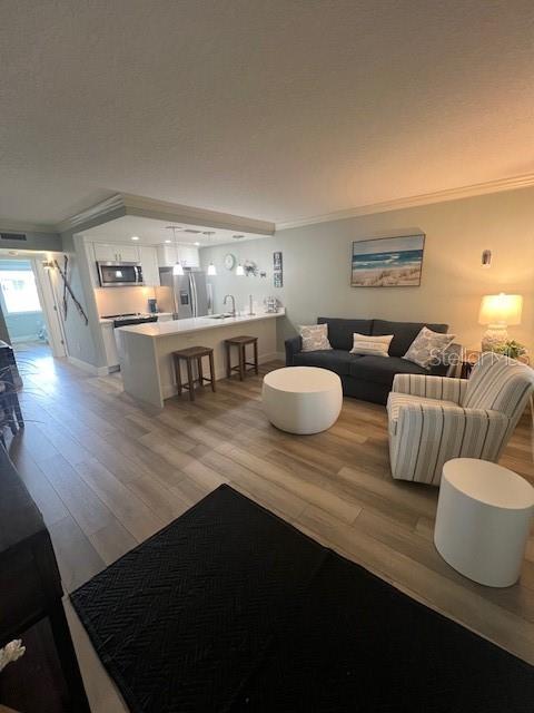 Image 4 of 19 For 225 104th Avenue 102