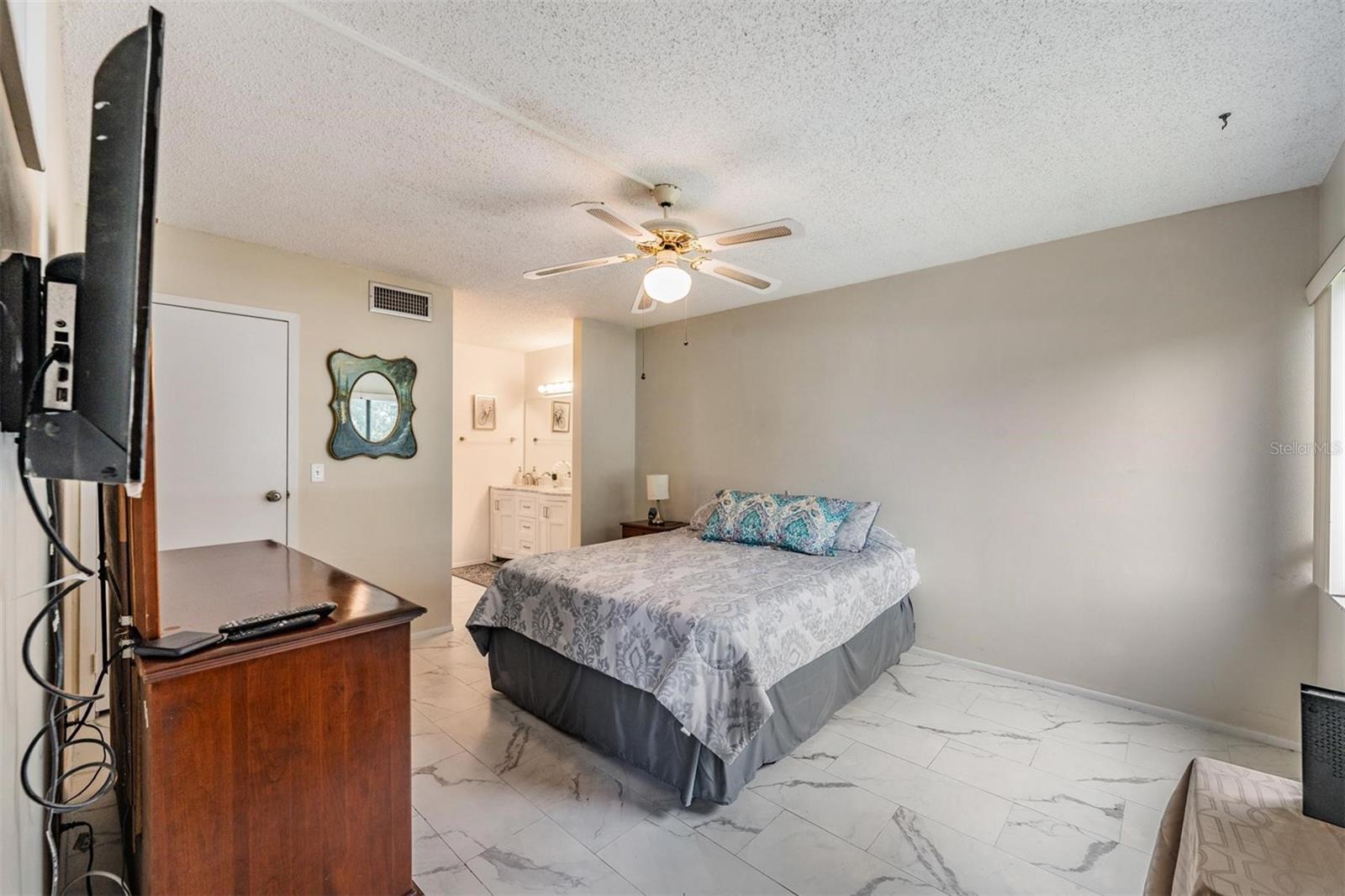 Image 17 of 29 For 12300 Vonn Road 7205