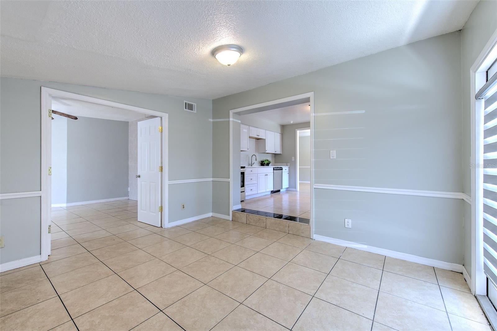 Image 17 of 33 For 10928 15th Street