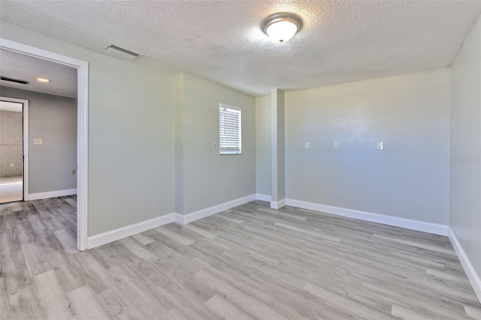 Image 24 of 33 For 10928 15th Street