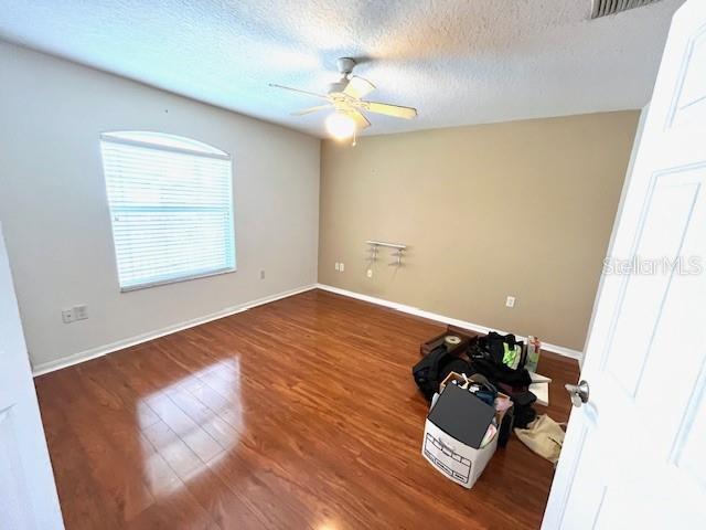 Listing photo id 11 for 5439 Bluepoint Drive