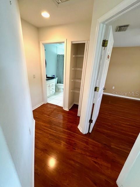 Listing photo id 14 for 5439 Bluepoint Drive