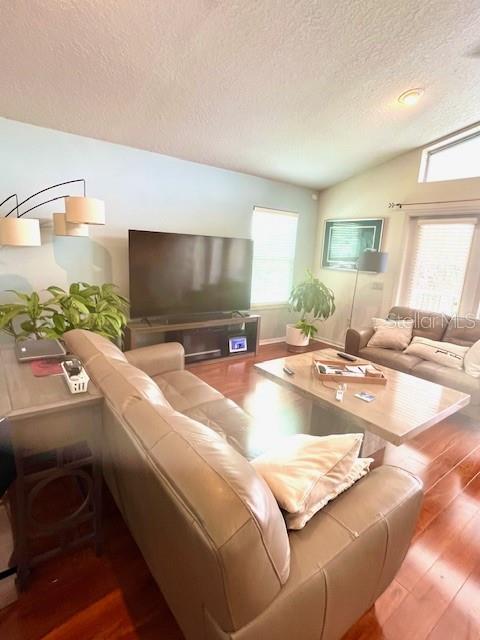 Listing photo id 15 for 5439 Bluepoint Drive