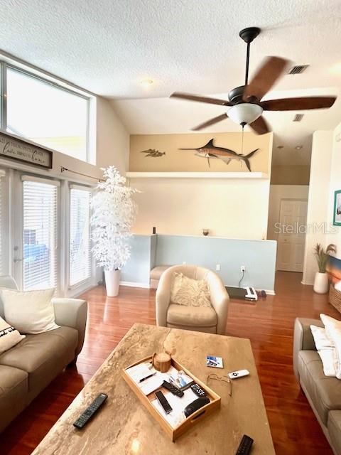 Listing photo id 16 for 5439 Bluepoint Drive