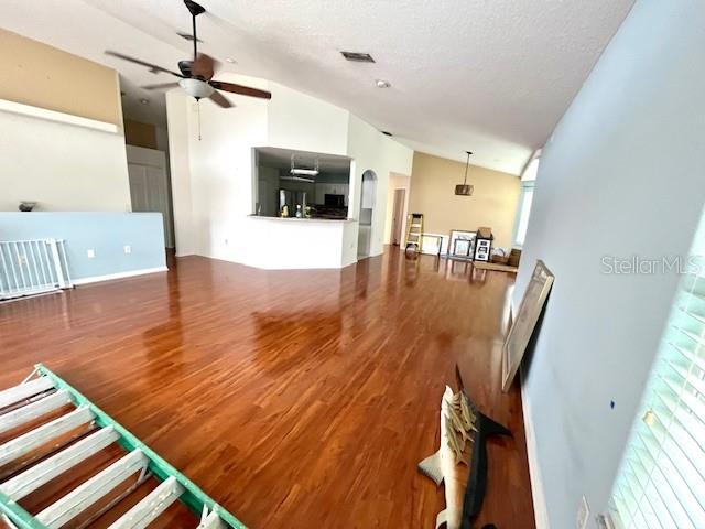Listing photo id 18 for 5439 Bluepoint Drive