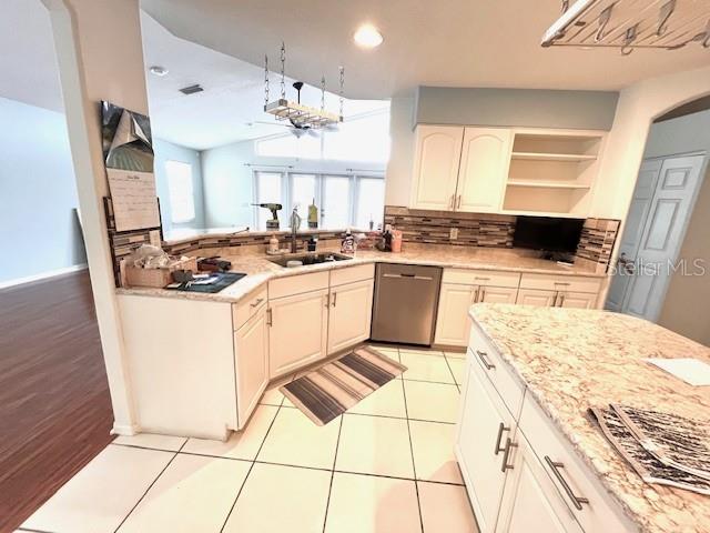 Listing photo id 22 for 5439 Bluepoint Drive