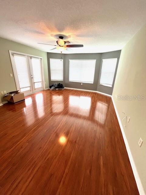 Listing photo id 26 for 5439 Bluepoint Drive