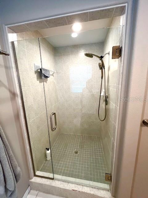 Listing photo id 32 for 5439 Bluepoint Drive