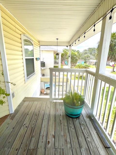 Listing photo id 5 for 5439 Bluepoint Drive